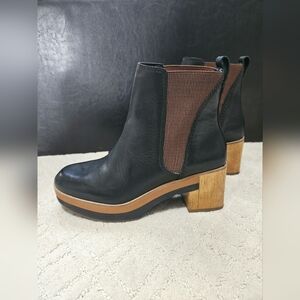 Bernardo Shawnee Calf Chelsea Booties